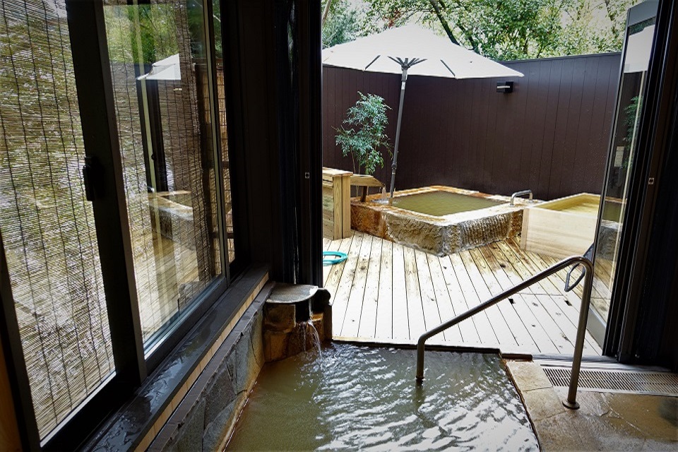 内風呂から露天風呂